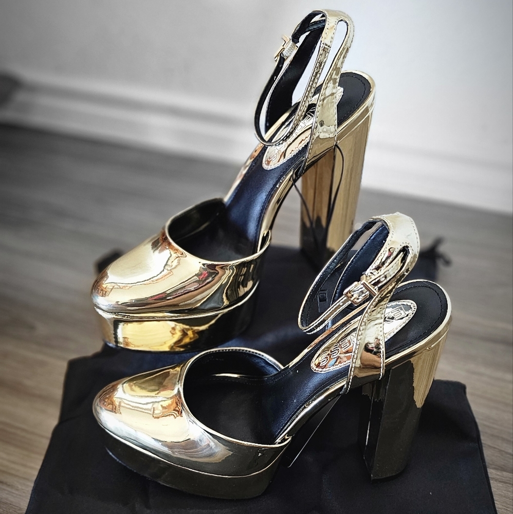 Metallic Rounded Toe Platform Pumps